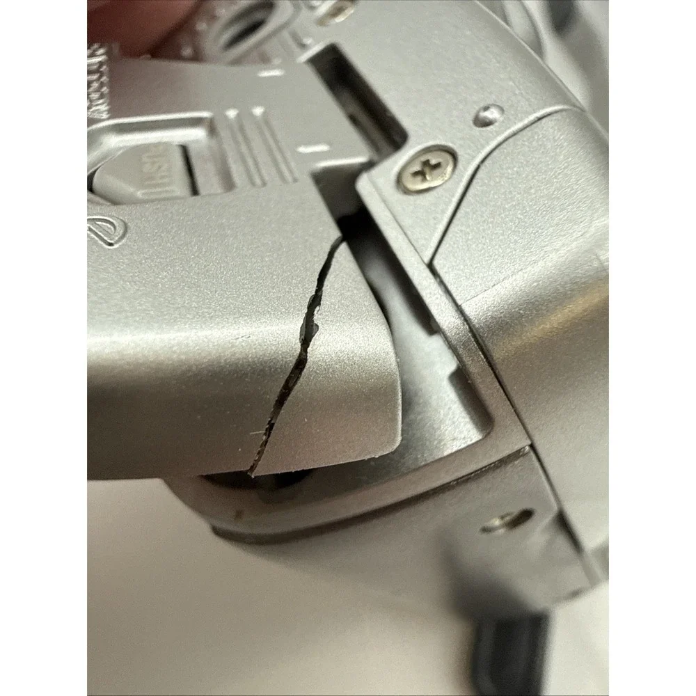 Nikon COOLPIX 3100 3.2MP Digital Camera Silver 3x Nikkor Zoom Digicam FOR PARTS